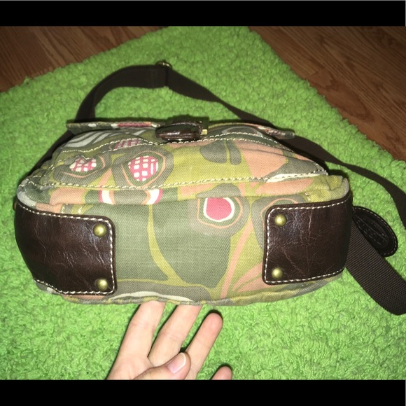 Clearance 🛍 Brown fossil cloth crossbody. - Picture 4 of 8